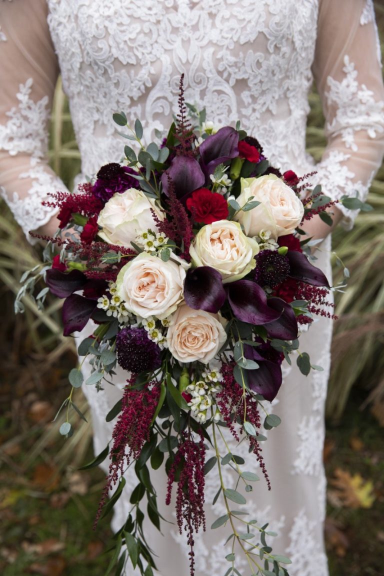 Holiday Splendor- Choosing Winter Inspired Wedding Flowers